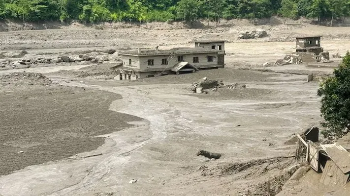 ভূমিকম্প নয়, হিমবাহ ধসেই তছনছ নেপাল