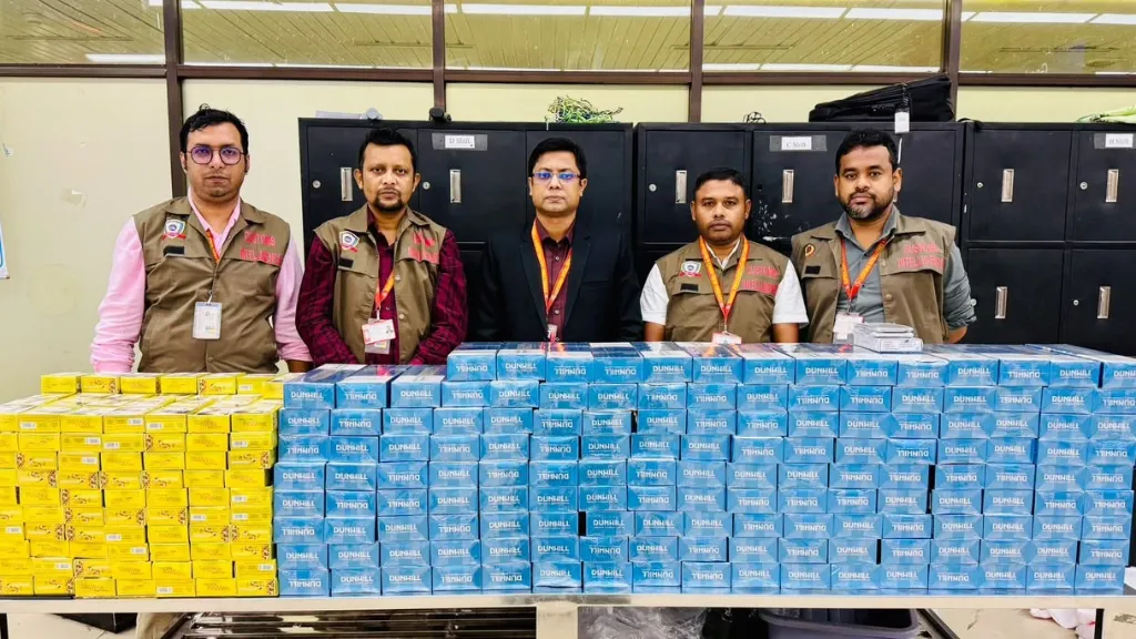 শাহজালালে এক ফ্লাইটের তিন যাত্রীর ব্যাগেজে ৬৩১ কার্টন বিদেশি সিগারেট আটক