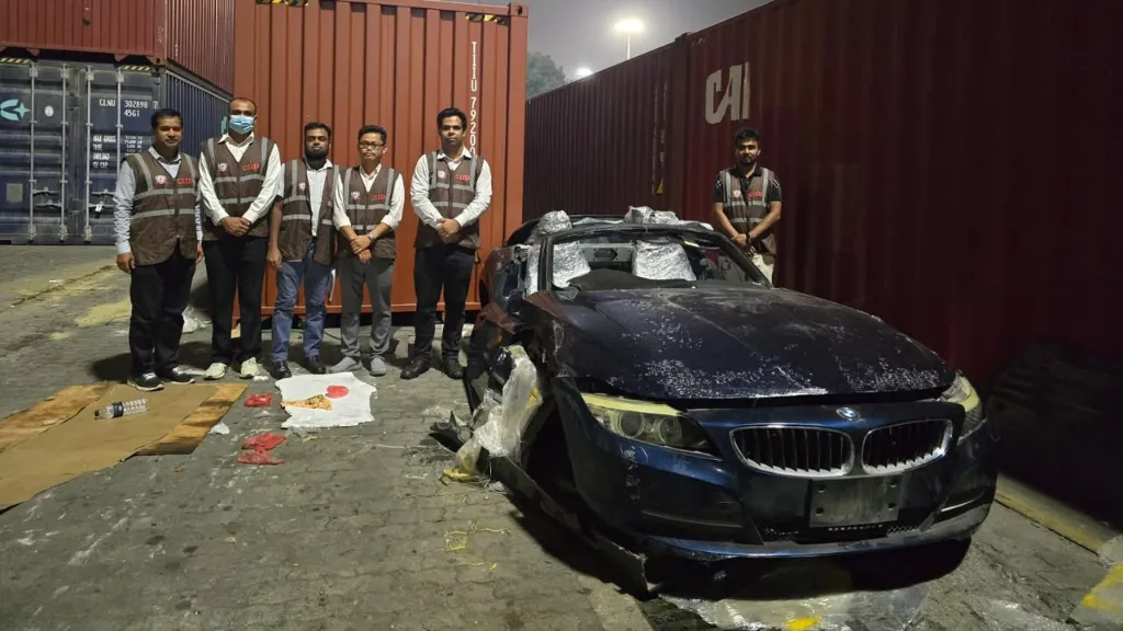 ‘Used Car Parts’ ঘোষণার আড়ালে কাটা BMW রেসিং কার ও ৫ হাফ-কাট ট্রাক