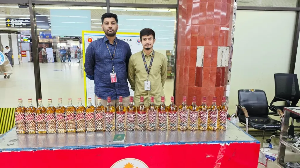 শাহজালাল বিমানবন্দরে ১১ অভিযানে স্বর্ণ, মদ, সিগারেট, ই-সিগারেট ও নিষিদ্ধ ক্রিম জব্দ