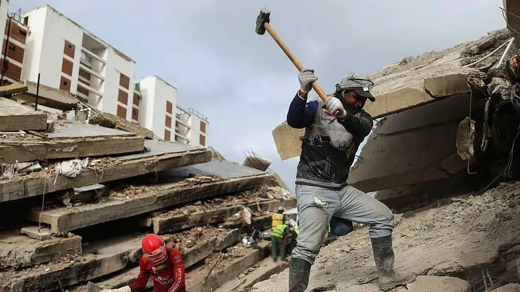 Death toll from Venezuela quakes rises to 4,118